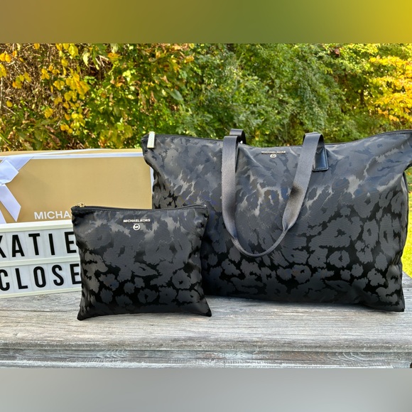 NWT ANIMAL PRINT MICHAEL KORS BIG BOY OVERNIGHT SET! - Picture 11 of 15